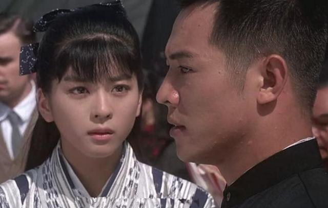 因《精武英雄》被观众熟悉,44岁依然清纯迷人,至今未嫁