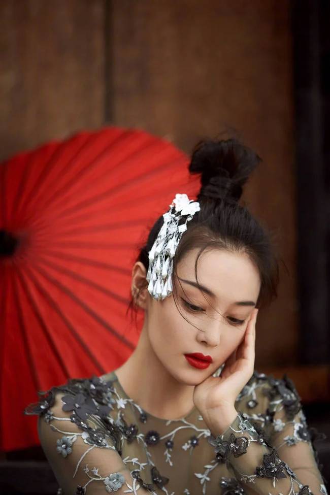 网友关于张馨予和前男友陈锡艳照疯传,据网友推测是陈锡为报复张馨予