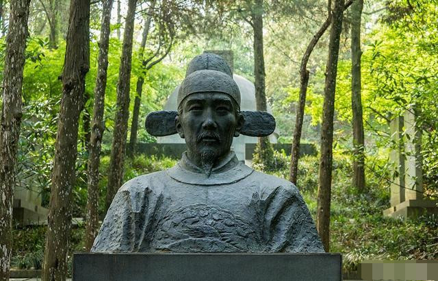 兵部尚书铁铉死得更加惨烈.