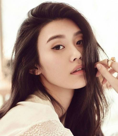 维密天使奚梦瑶性感内衣秀惹火身材,摄影师拍