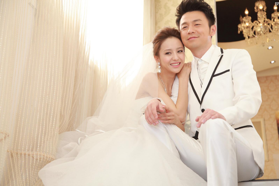 佟丽娅晒短发美照,王俊凯称愿做其替身,小岳岳点评:你这是咋啦