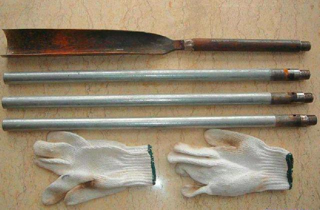 这当然是玩笑话,说明考古学家的装备还是非常差,更重要的是看个人经验