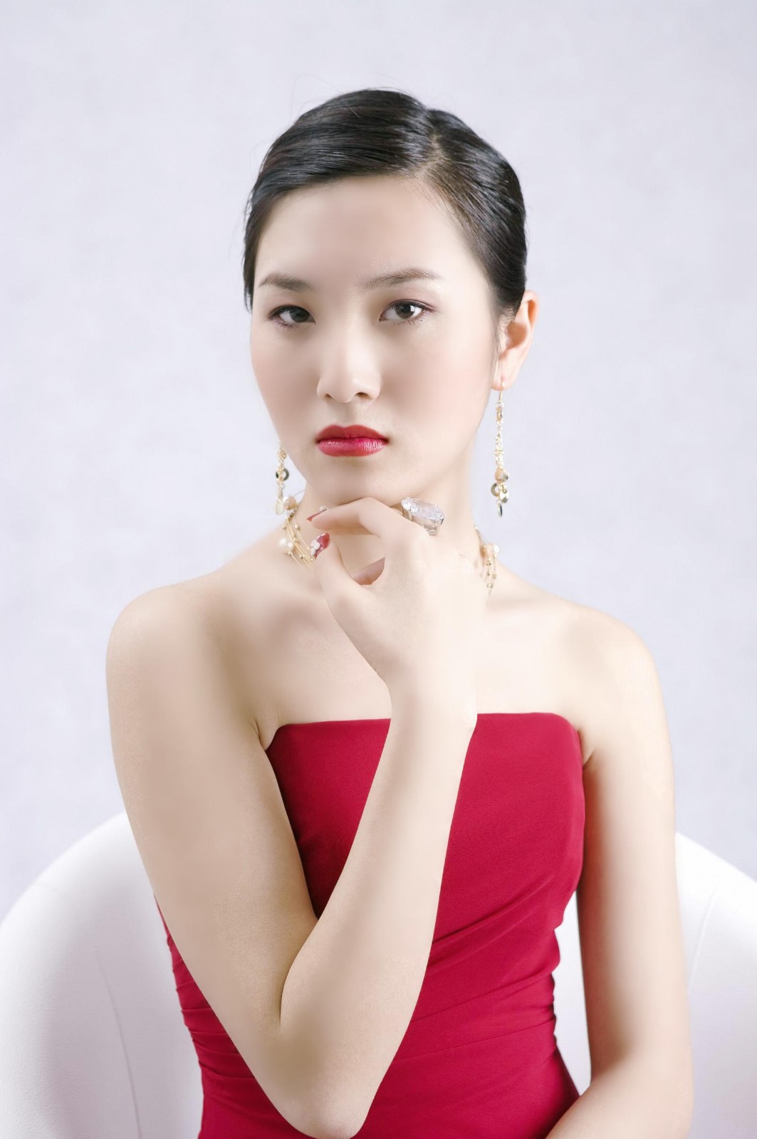 一个衣着红色而又大气的漂亮礼仪小姐|人像|礼仪|美女_新浪新闻