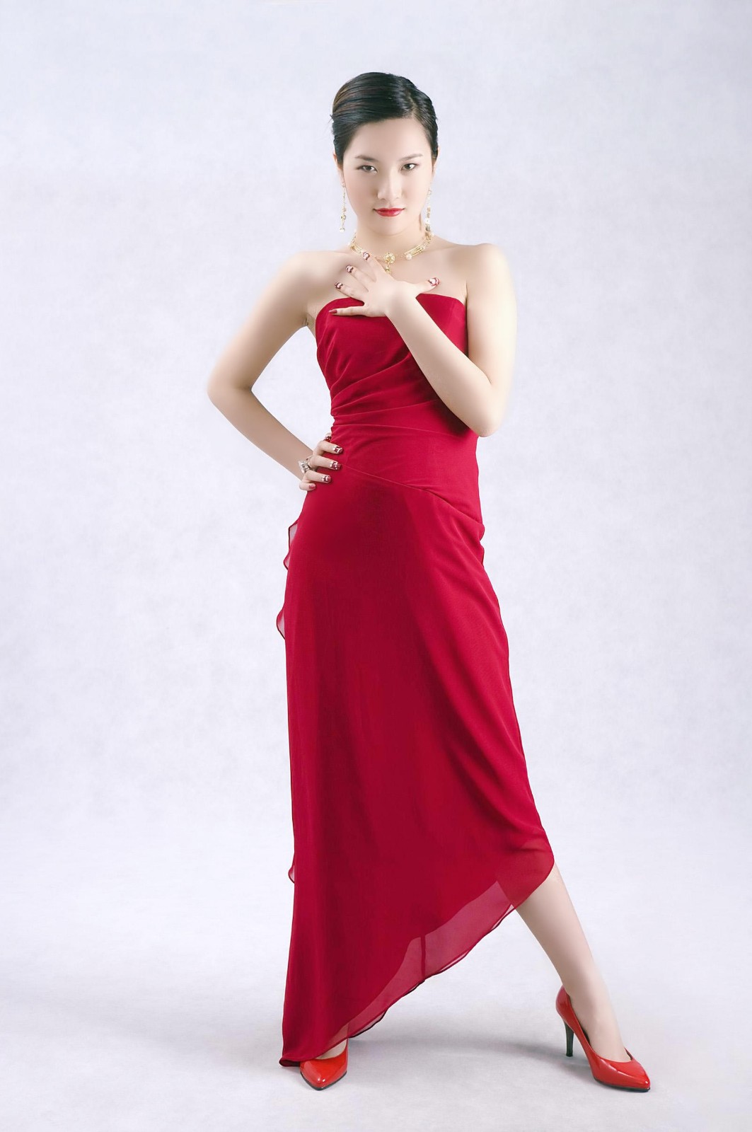一个衣着红色而又大气的漂亮礼仪小姐|人像|礼仪|美女_新浪新闻