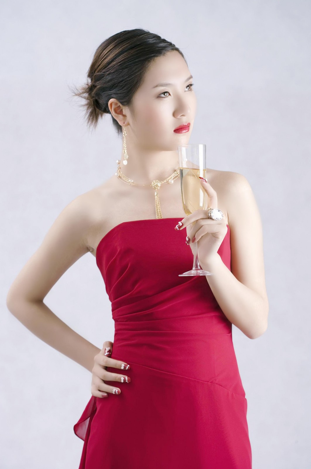 一个衣着红色而又大气的漂亮礼仪小姐|人像|礼仪|美女_新浪新闻