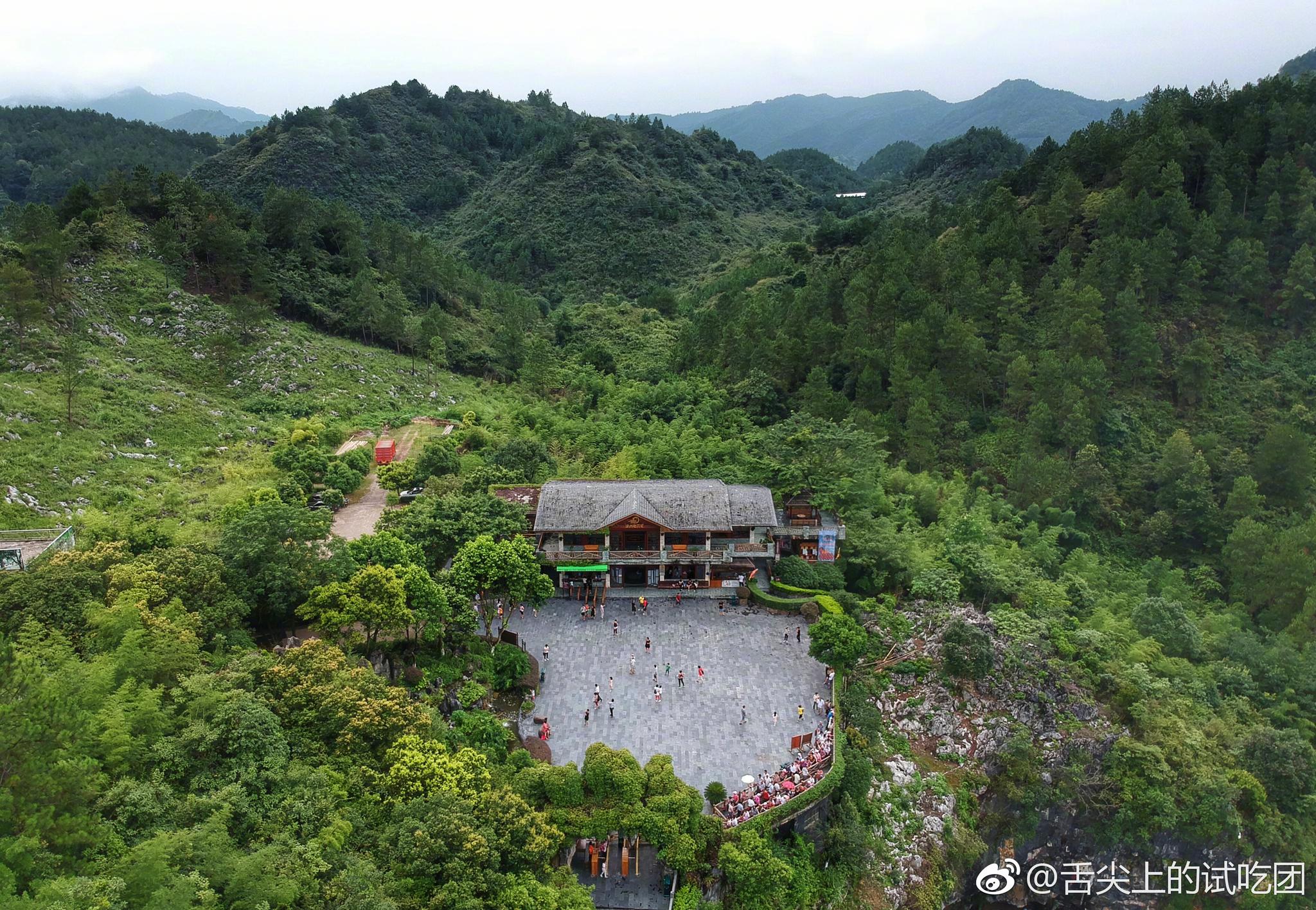 在东陂镇吃完午饭，来到国家5A级景区连州地下河