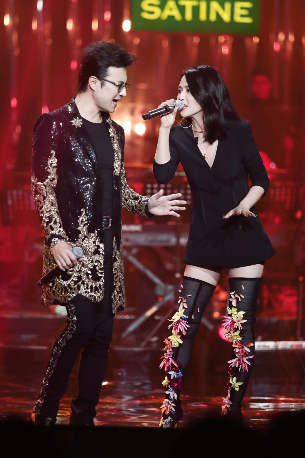 汪峰歌手完美收官 《我爱你中国》唱出心声全场感动