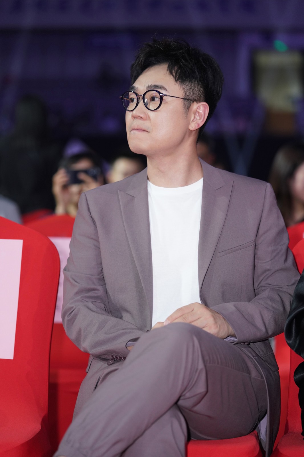 大鹏获北京大学生电影节最受欢迎男演员 真情流露感恩支持