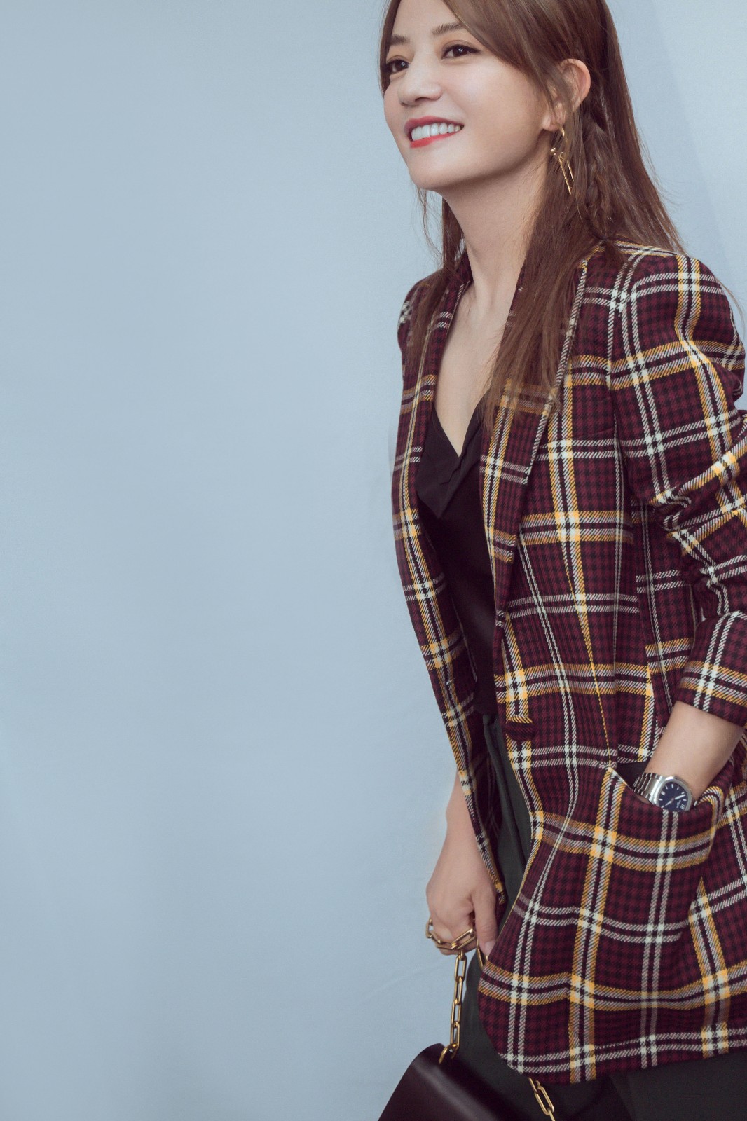 赵薇写真大片赵薇气质卓然赵薇目光坚定赵薇编发清新动人