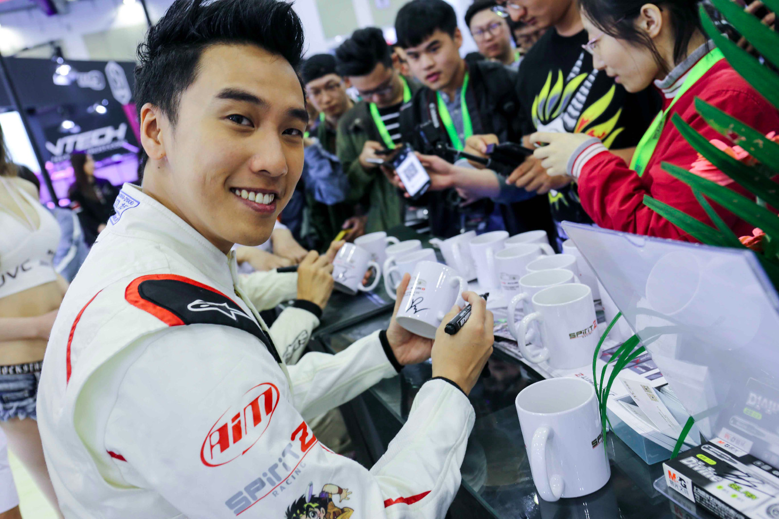 陈乐基赛车大片曝光 霸气利落为梦想步履不停