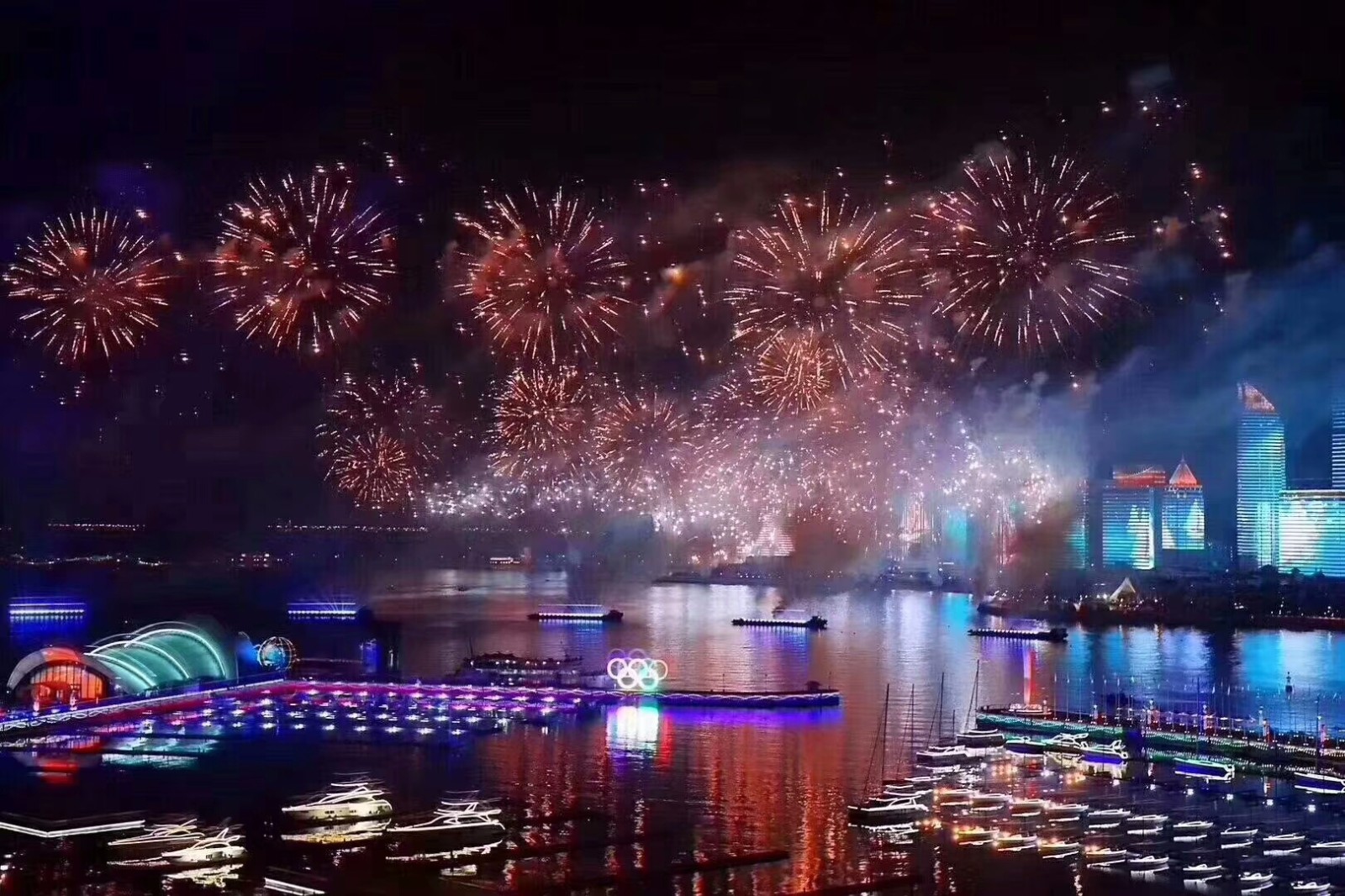 青岛海上烟花彩排美出新高度,刷屏朋友圈