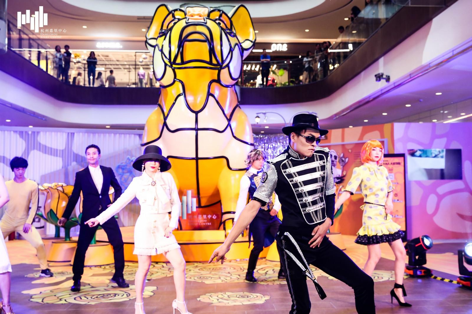 潮流艺术展空降杭城 潮人打卡齐聚杭州嘉里中心