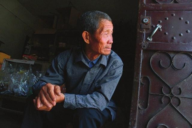 老人的女婿是个老实巴交的农民,家里刚翻盖了新房,儿子刚结婚不久,家