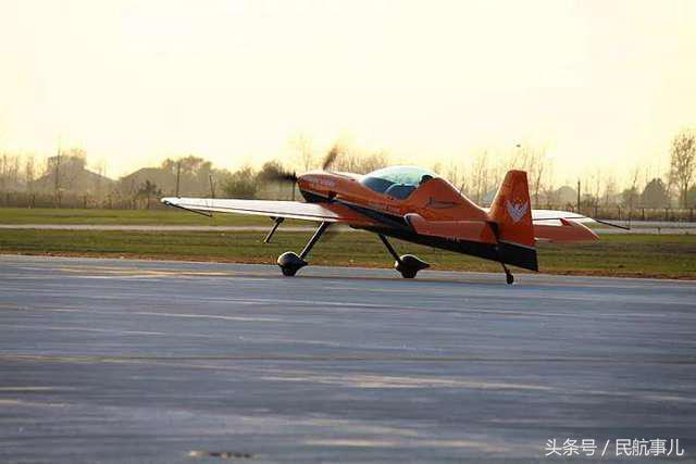 天空联盟特技飞行表演队一架xa42飞行训练时坠毁,两人不幸遇难