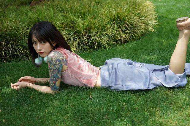 李诞上演跨物种恋爱黑尾酱太性感了网友原谅帽派送中