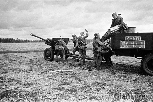 苏军炮兵在白俄罗斯战役墨守成规,抱着老经验打仗造成重大浪费