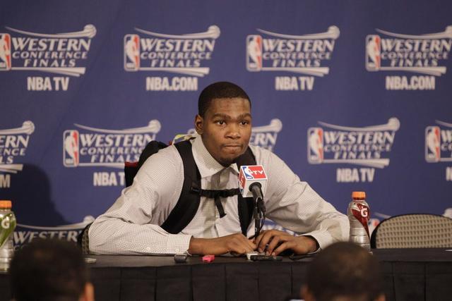 现在的杜兰特,比当年的"书包杜"可爱很多