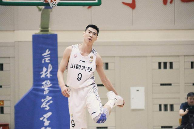 山西大学男篮核心后卫陈凯涛,防守强悍,突破酷似杨鸣的超级后卫