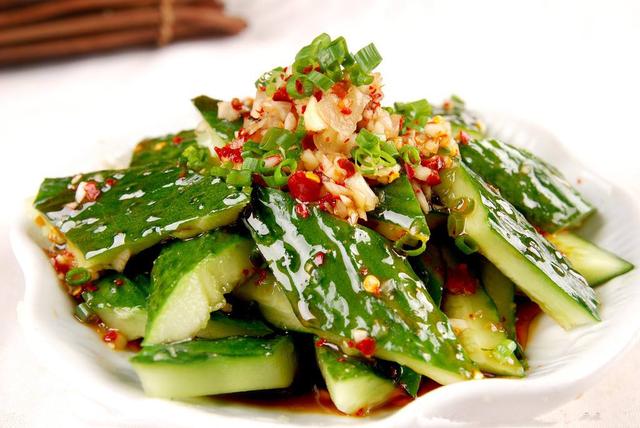 原来大厨是这样拌黄瓜的这么简单学会再也不馋饭店里的黄瓜了