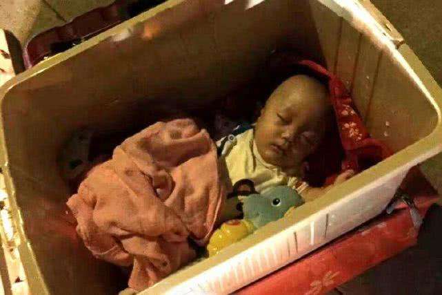 15岁学生路边产女,家人却当街弃婴称"女儿还小,孩子不能要"