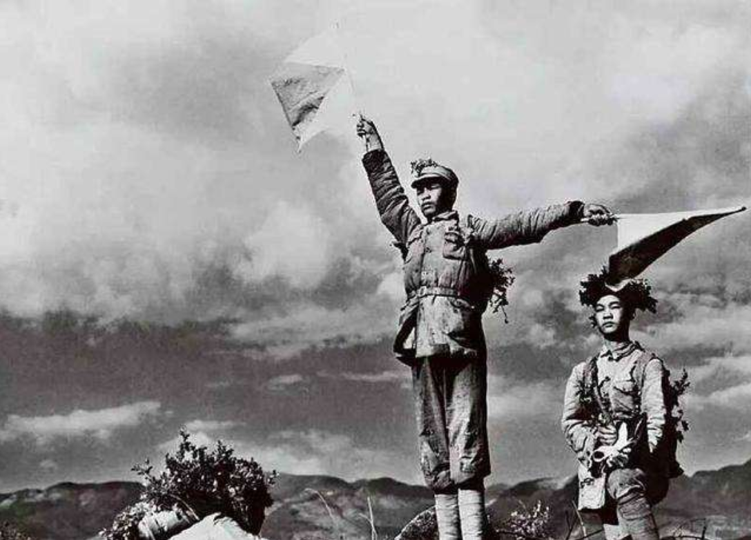 二战期间一美国记者拦住一名奔赴前线的士兵,每句回答都让人泪目