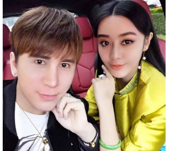 山寨范冰冰何承熹高调怀孕晒孕肚