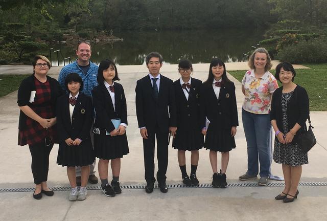 日本人:因为我们懂礼貌并尊重他人