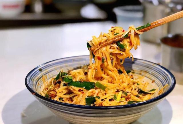 经典曲靖蒸饵丝,香辣酸爽的富源酸汤饭,曲靖惠君小吃太赞啦!