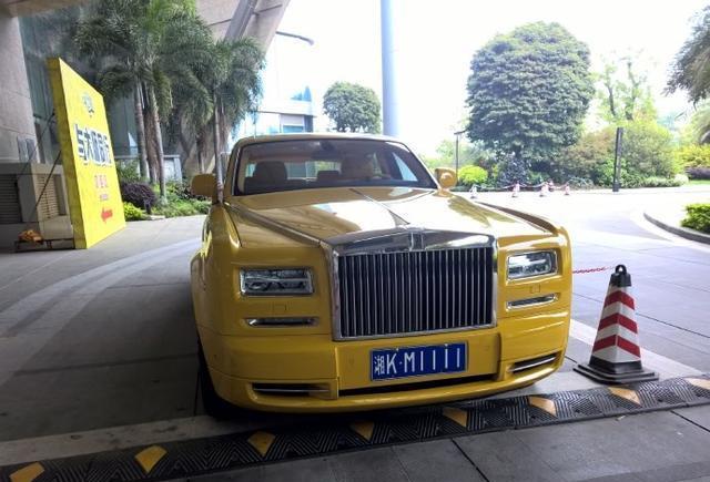 国内少见的黄色劳斯莱斯, 网友: 这颜色有点掉价