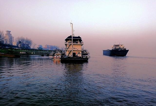 晨曦里的九江长江码头美极了!