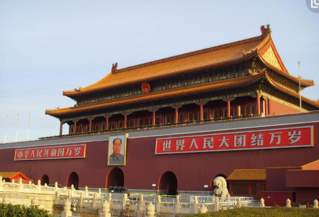 中国最牛的一道大门,只容三种人通过,任何官员路过都得下马跪拜