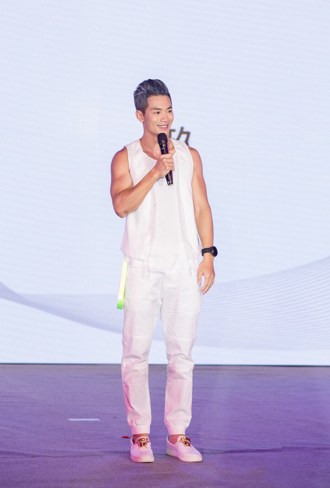 朱晓辉受邀出席品牌活动 大秀完美身材嗨翻全场