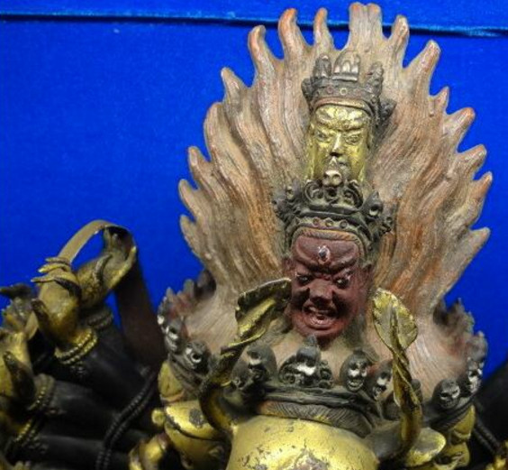 这是什么佛像,太凶,三头多少个手臂已经数不清