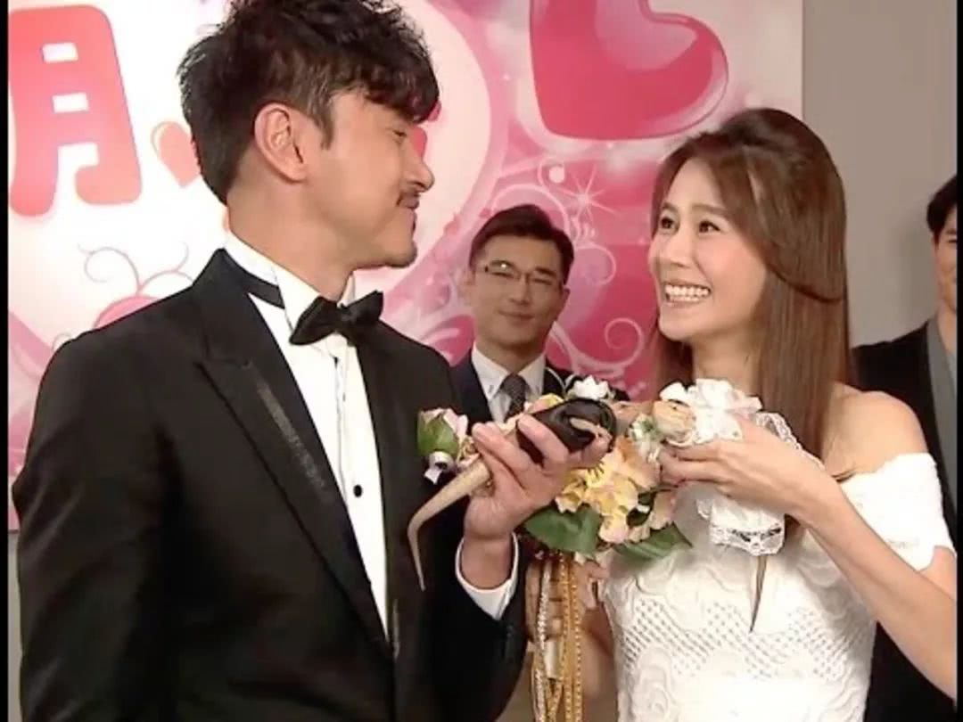 讲起他遇过的女对手,在网上的世界,他跟黄翠如是获得很多好评的,一部