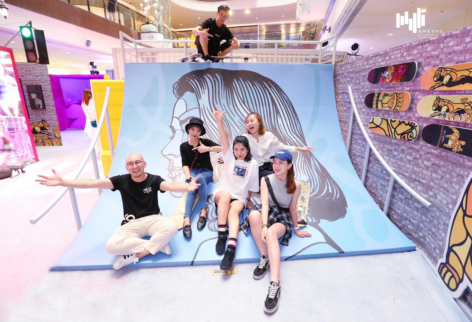 潮流艺术展空降杭城 潮人打卡齐聚杭州嘉里中心