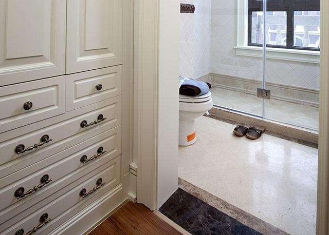 头一次见有钱人在衣柜里装卫生间,太聪明了,看完想回家学装