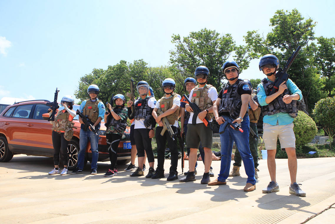 柯米克昆明首秀!"真人版吃鸡"上线!玩过一遍就上瘾!