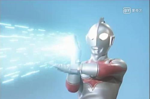 奥特曼发射光线的姿势小编亲自模仿这也是没谁了!