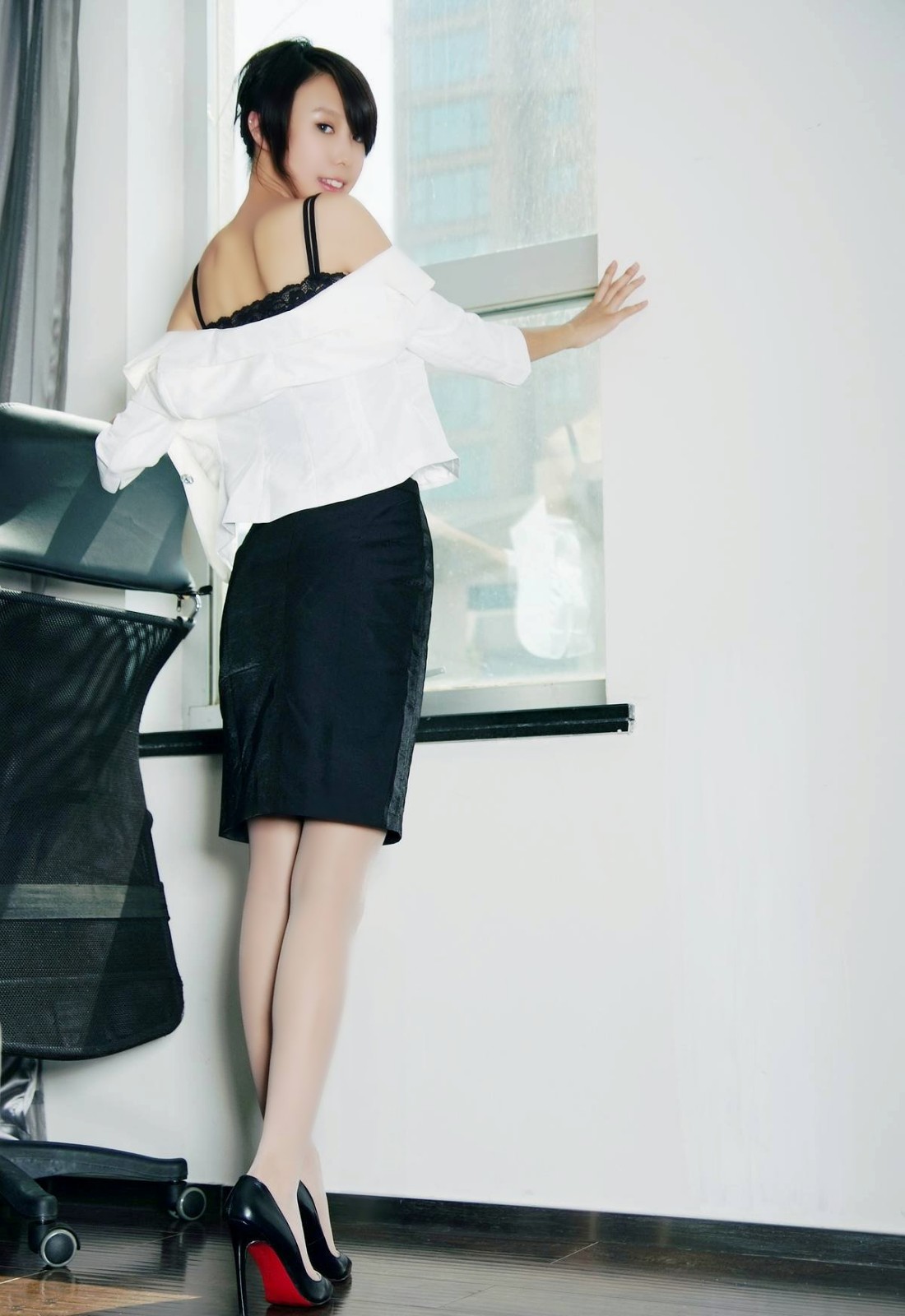 公司里那一个气质端庄美丽的女同事