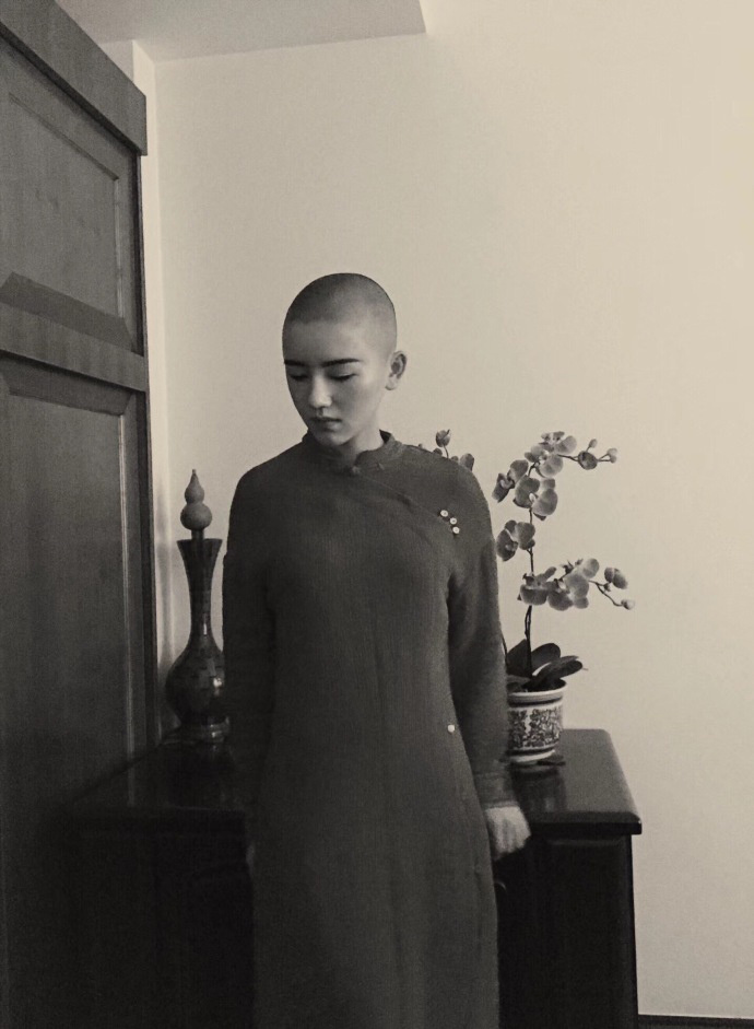 这是我见过最美的光头女孩李沈寄