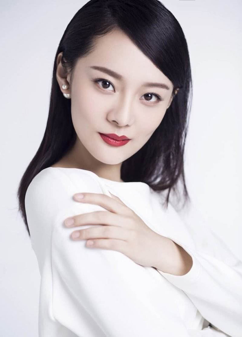 而当时的第二季的冠军,就是张楚楚,因为《sorry sorry》与《nobody》