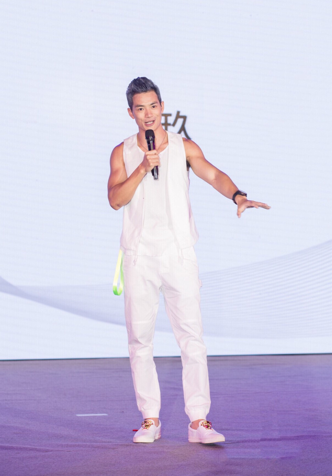 朱晓辉受邀出席品牌活动 大秀完美身材嗨翻全场