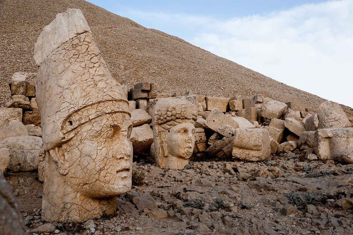 世界上最神秘的5个古代雕像中国乐山大佛上榜