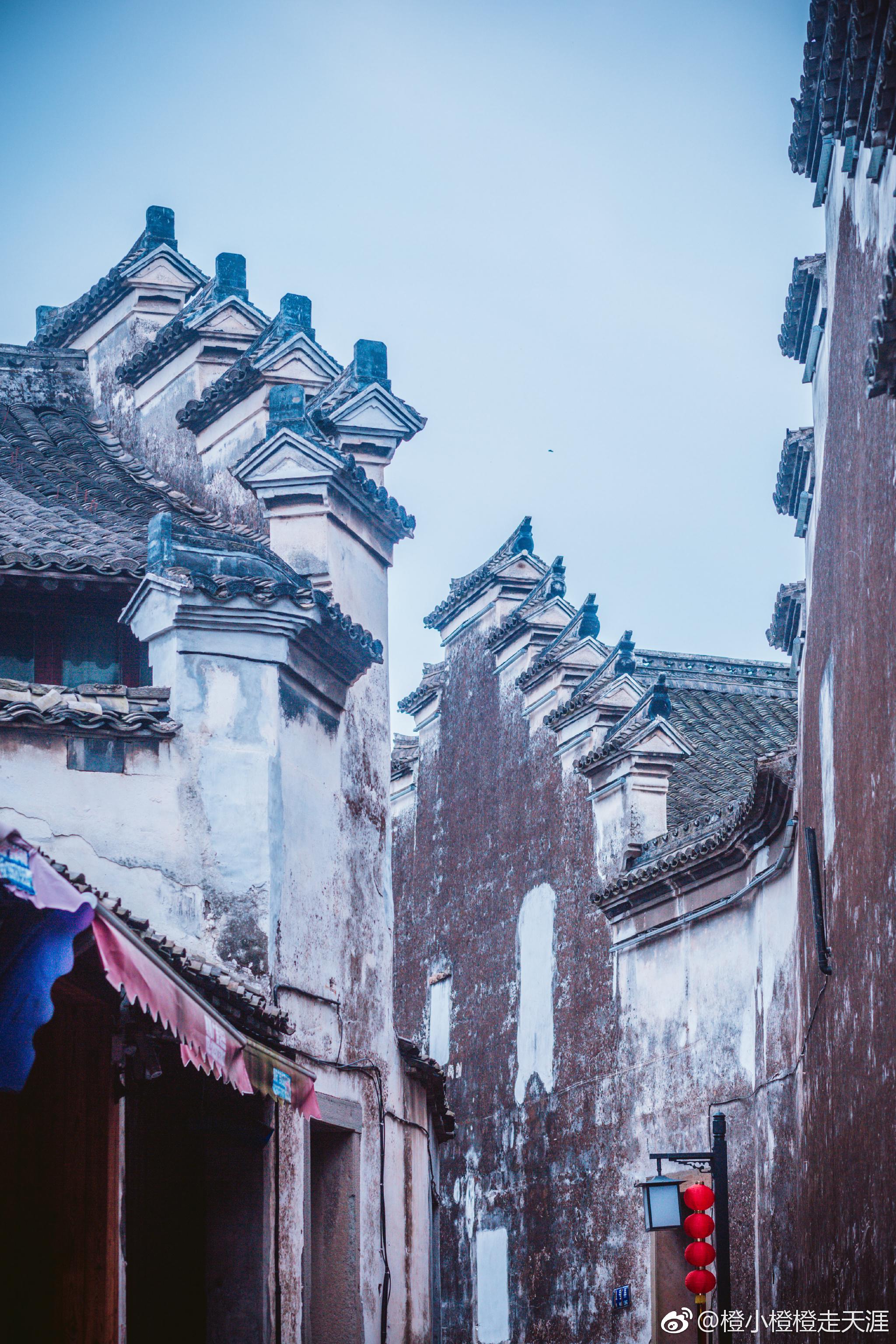 第一次来到鹤鸣古镇,古镇依山成街,因河成镇,镇边有寺|古镇|鸣鹤|因河