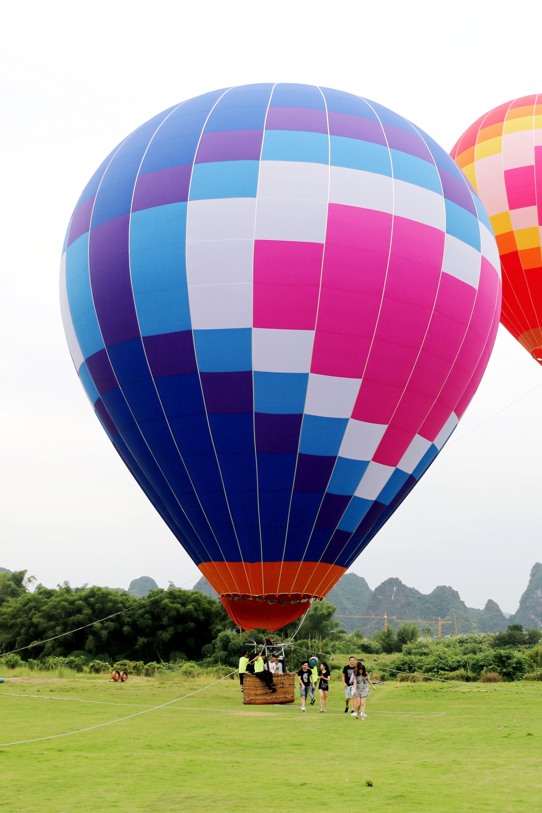 坐热气球 玩滑翔伞 在阳朔就可以