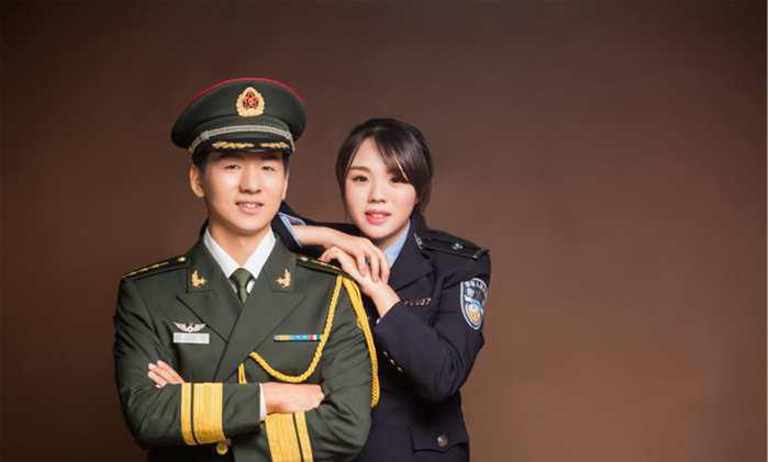 漫游1300公里的军警恋离别1年相见匆匆2小时