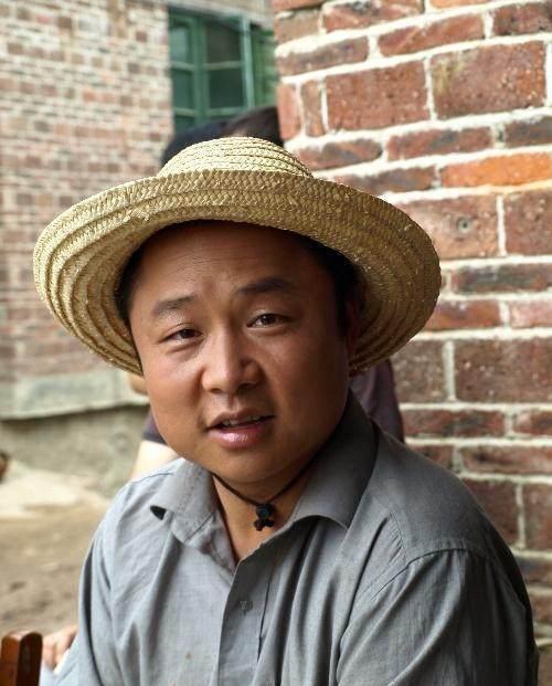 三德子一家隐居山林返古归真, 比王宝强聪明多了?