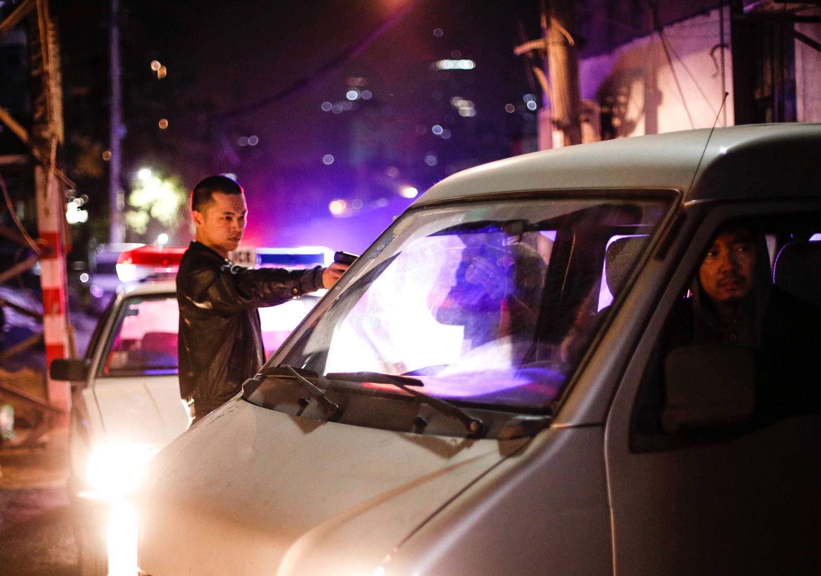贾晨飞《我不是药神》今日上映 正义刑警荷尔蒙爆棚