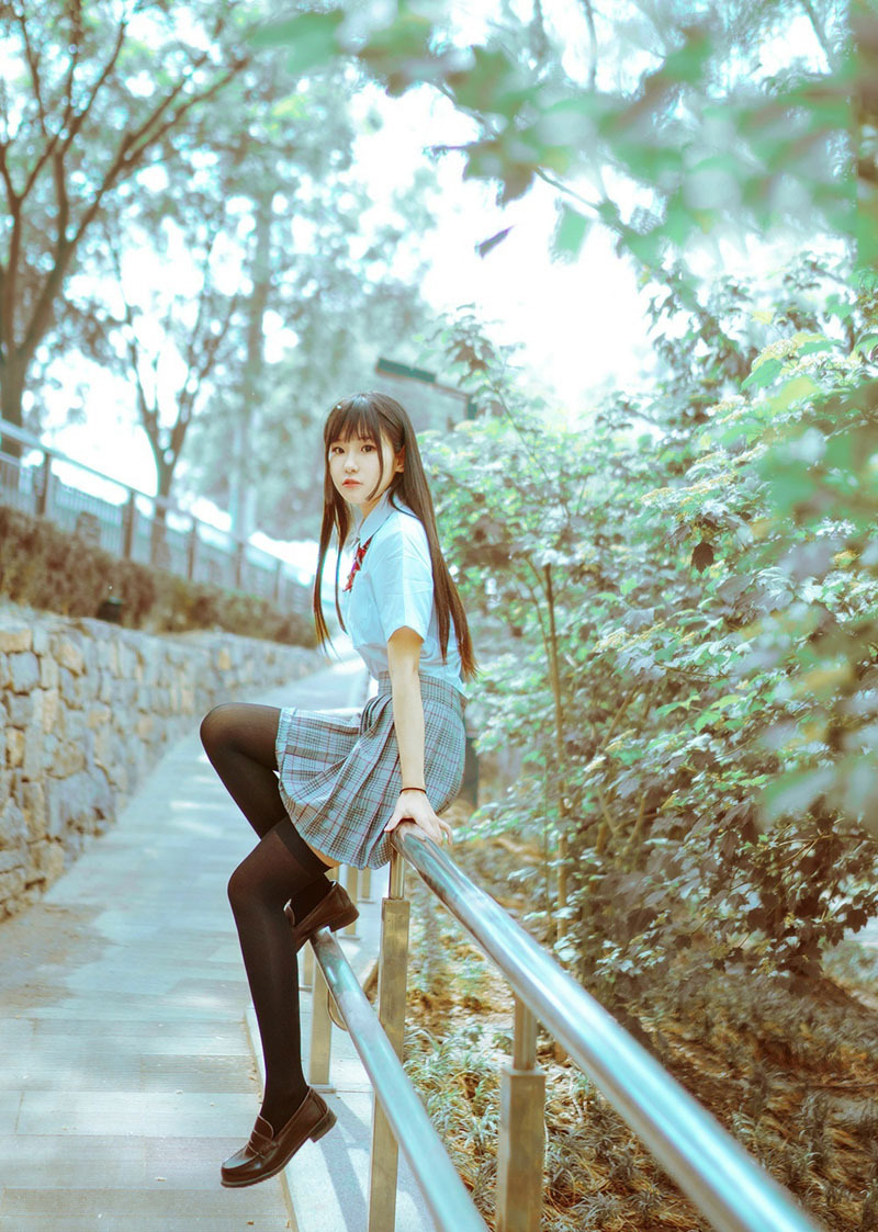 俏皮少女学生装花店尽显文艺范儿写真集 @微相册 @微博摄影