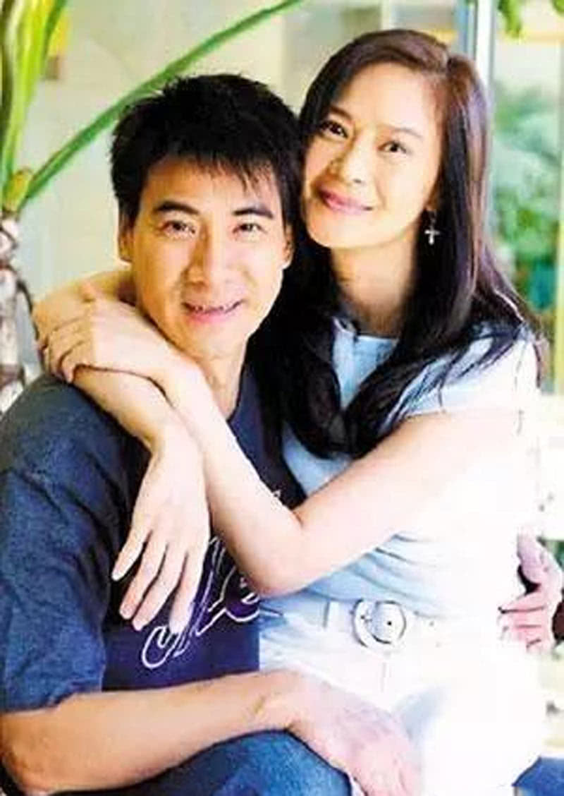 她演第一部剧就红了,嫁了个土帅的老公,今一儿一女颜值被拉低了